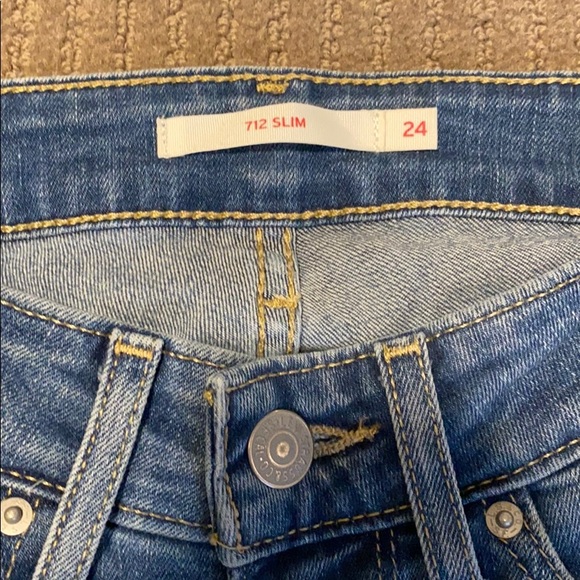 EUC! Levi’s 712 Slim Mid Rise Light Wash - Picture 4 of 8